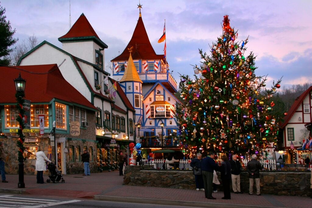 Downtown-Helen-at-Christmas